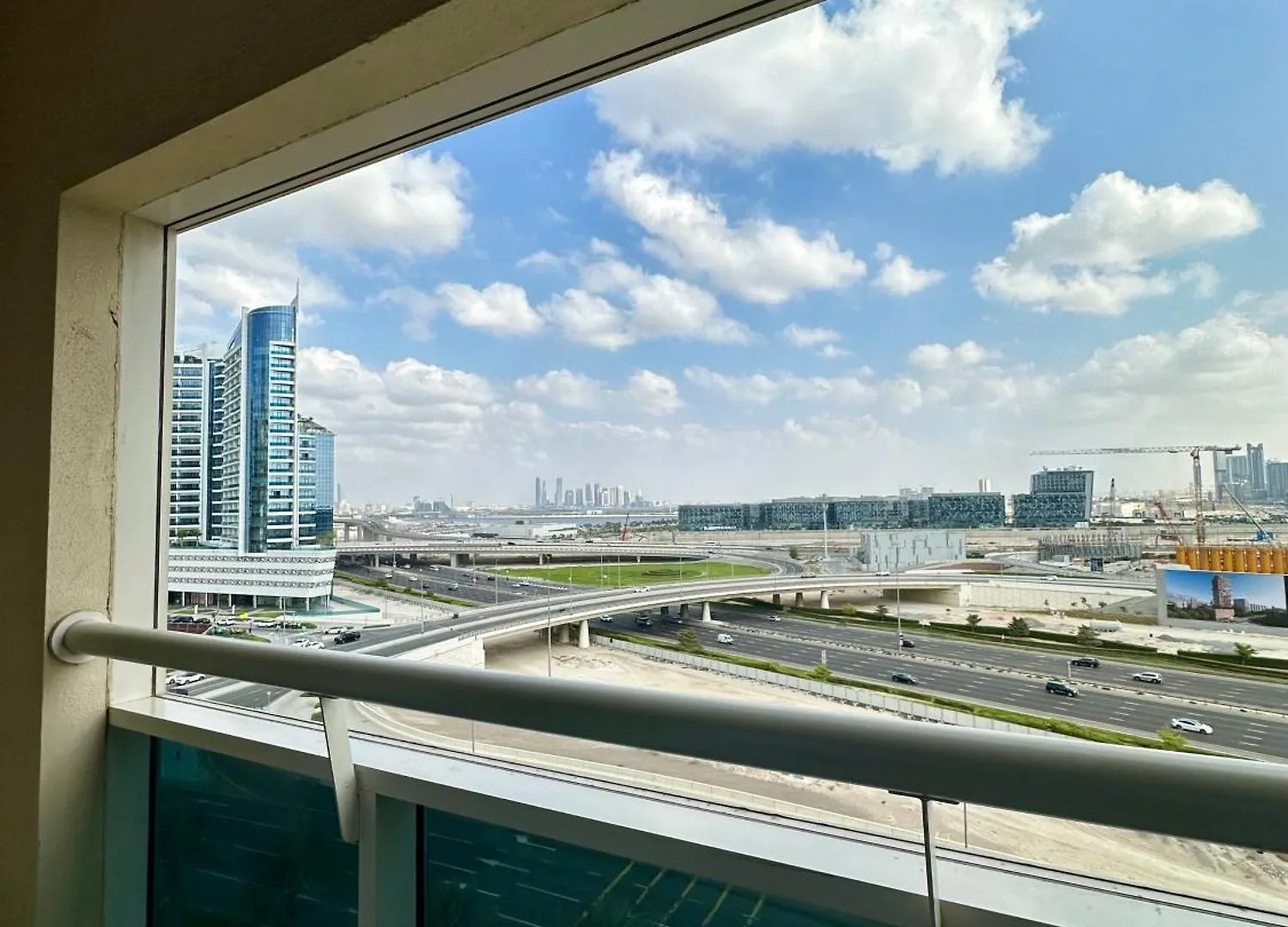 Apartment 1 Bedroom In The Heart Of Business Bay ドバイ